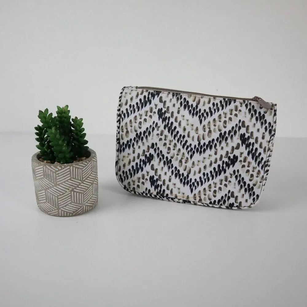 Thirty-One Raindrop Chevron Cosmetic Bag NWT - Picture 1 of 11